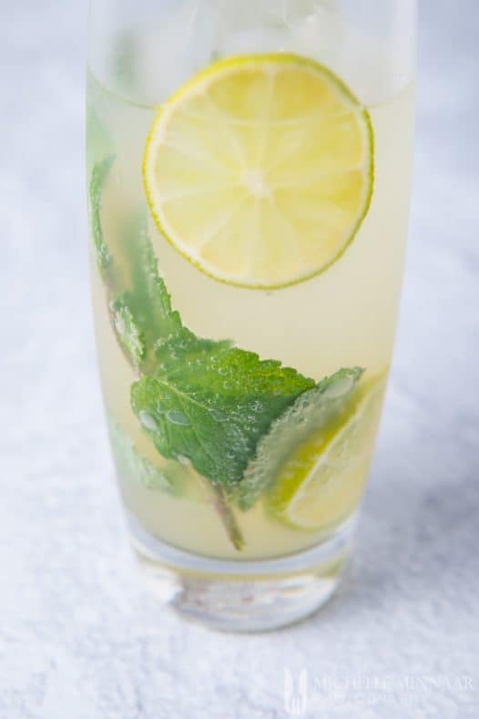 Gin And Ginger Beer Cocktail - A Perfect Alcoholic Cocktail For Any ...